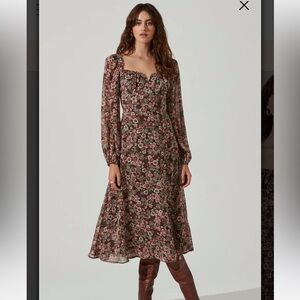 ASTR THE LABEL Floral V Front Long Sleeve Midi Dress